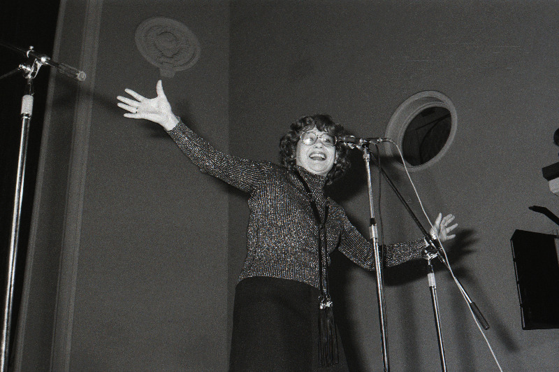 Lastekirjanduse hommik Estonia kontserdisaalis. Esineb laulja Heli Lääts.