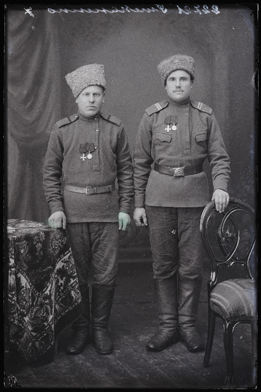 Kaks sõjaväelast, (foto tellija Stepanenko).