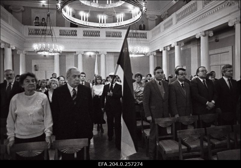 Meie lipu ja TÜ lipi sissetoomine.