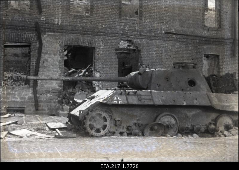 Purustatud sakslaste rasketank Panther.