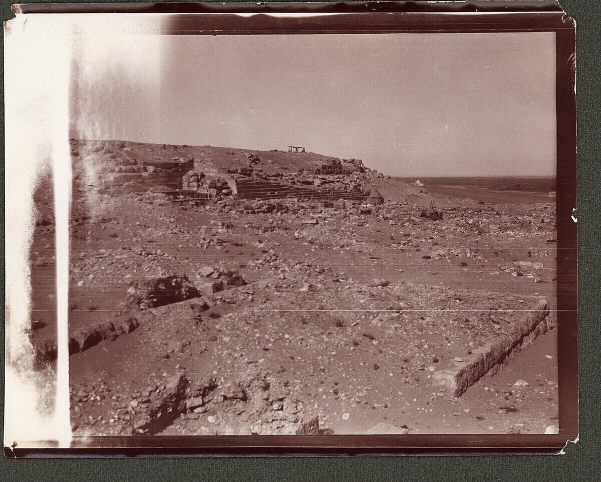 Cairo, burial ground behind the Pyramids of Giza - Caption: verso: M. “1720/III/Cairo: Gräberfeld behind the/Pyramids of Gizeh,” l. “20 XI 1908/11h15” (pencil, vertical)