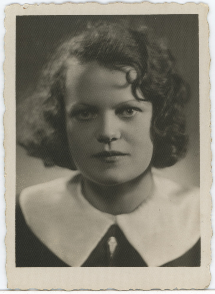 Tartu Ühis-kommertsgümnaasiumi abiturient, portreefoto