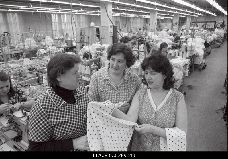 Trikotaažitootmiskoondis "Marat".