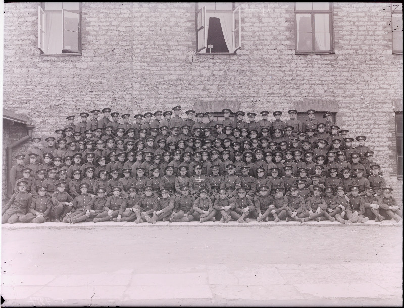 Grupp sõjakooli 2. kompanii sõdureid.