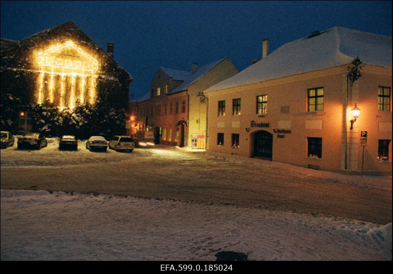 Draakoni baar ja restoran Ülikooli tänaval.