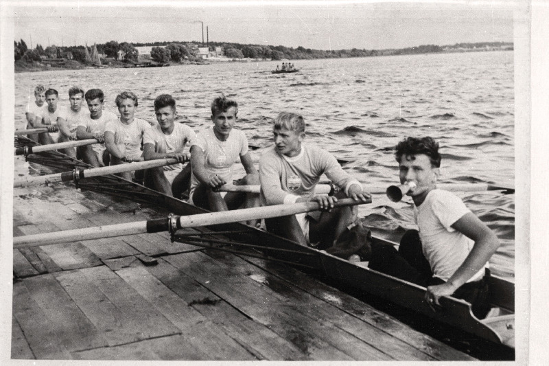 1960. aasta NSV Liidu noortevõistlustel kaheksalisel paadil hõbemedali võitnud meeskond (vasakult) Raivo Rajamäe, Tõnis Praakli, Mart Aidnik, Karl Kukk, Jüri Kask, Tõnis Käppa, Mati Pihlapson, Peeter Zoova ja Urmas Tuubel (roolimees).