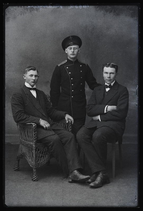 Grupp mehi, (foto tellija Hermann Peterson Vana-Suislepa vallast, Matu talust).