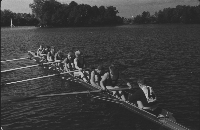 Nõukogude Liidu ametiühingute võistlused sõudmises.