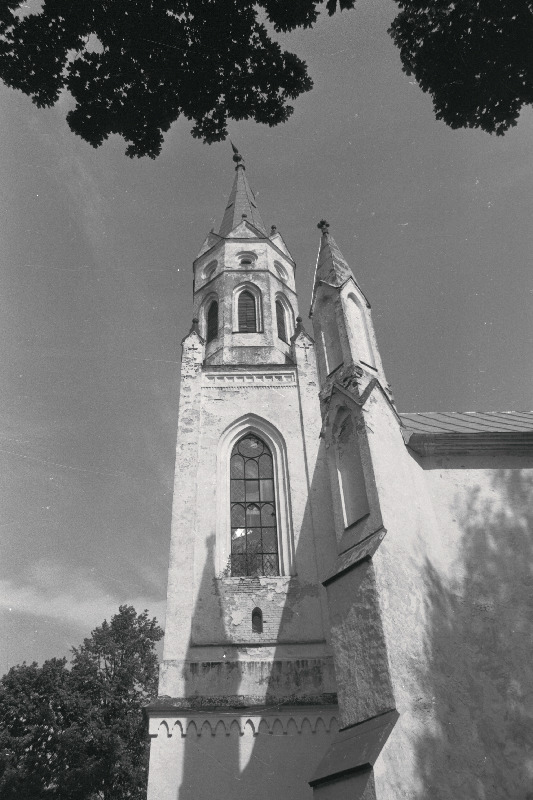 Paistu päev (II) kultuurimajas, välisvaated kirikust, kultuurimajast, kauplus.