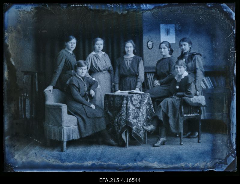 Grupp naisi, (foto tellija Utso).