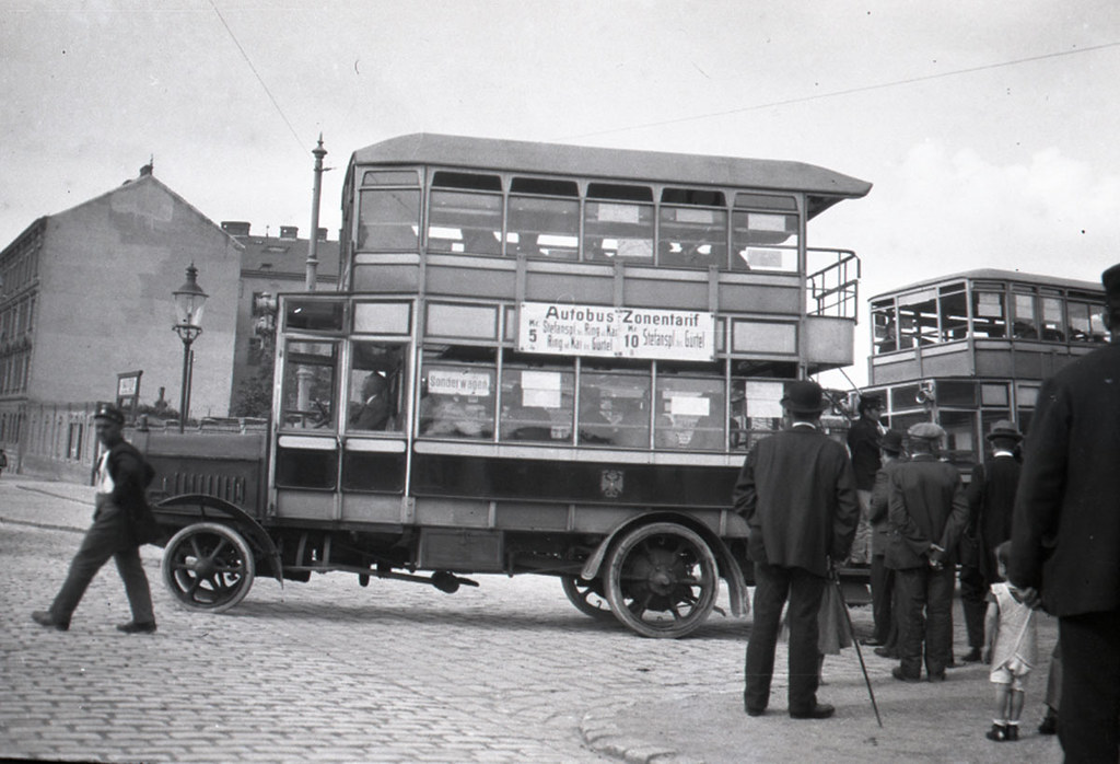 Bus in Vienna 1921