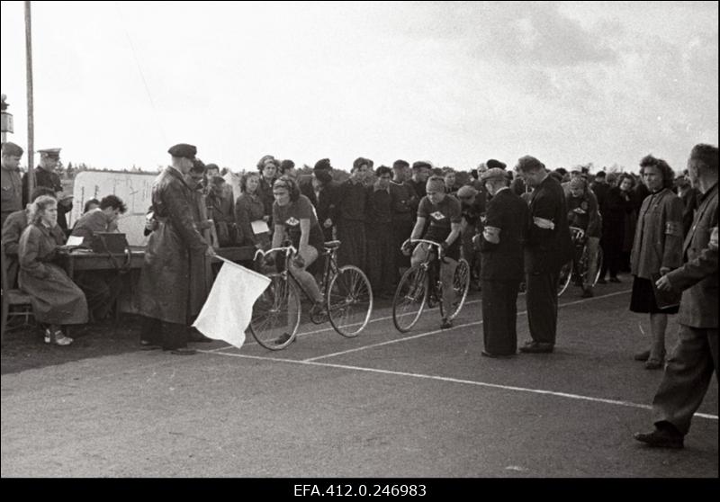 NSVL 1954.a esivõistlused jalgrattaspordis.
