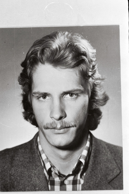 Keerd, Enn - Tallinna Riikliku Konservatooriumi lavakunstikateedri 1978.a. lõpetaja.