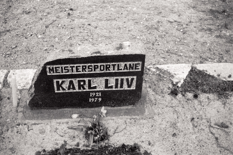 Meistersportlase Karl Liivi hauakivi Liiva kalmistul.