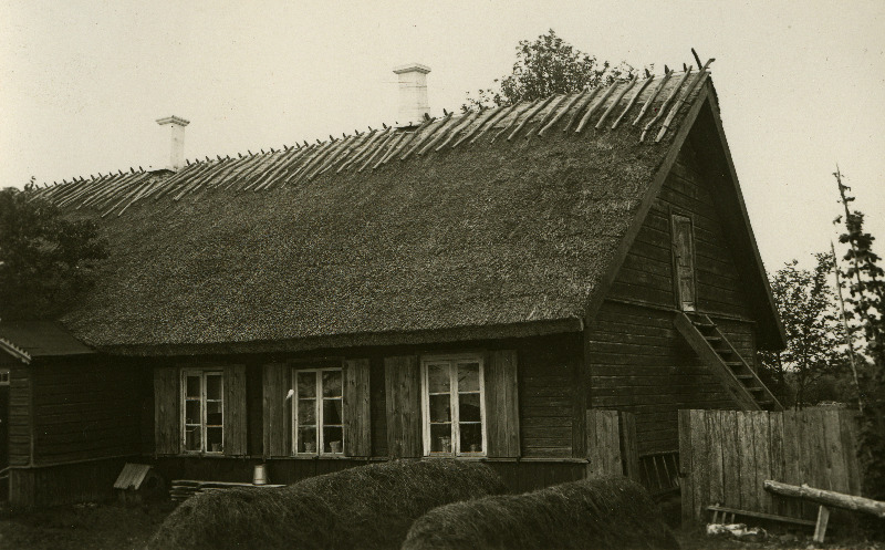 Jüri Värava talu Kantsi külas (endine koolimaja).
