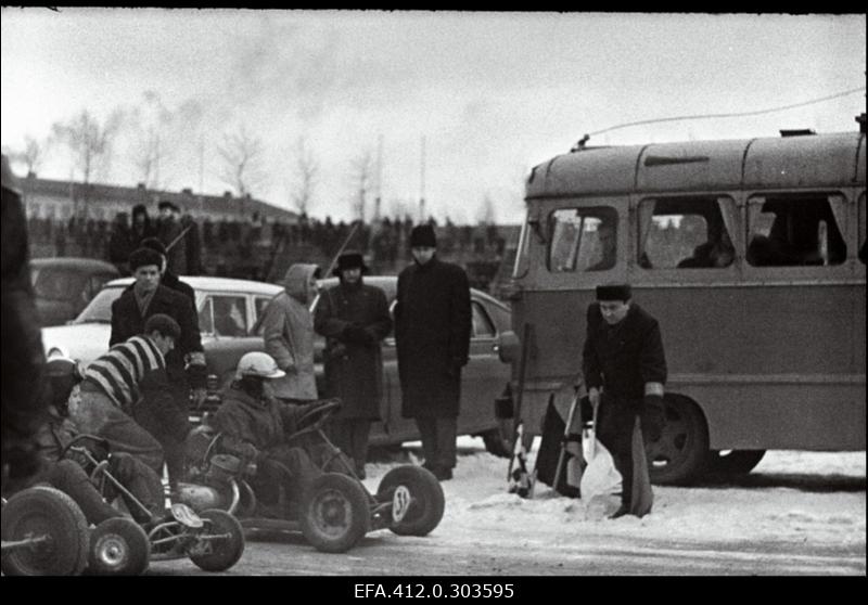 Esimesed vormel-K (kartingu) võistlused Tallinnas (Komsomoli nim.staadionil)