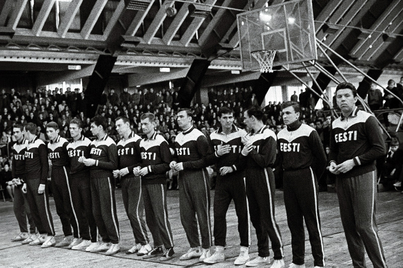 3. rahvusvahelise korvpalliturniiri Tallinna TSN Täitevkomitee rändkarikale võitja-Eesti NSV koondmeeskond.