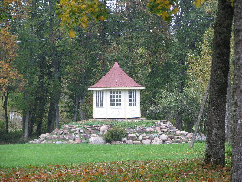 Paviljon Atla mõisapargis.