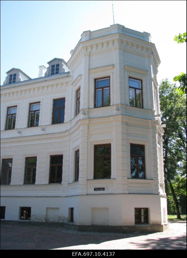 Puurmani mõisa peahoone.