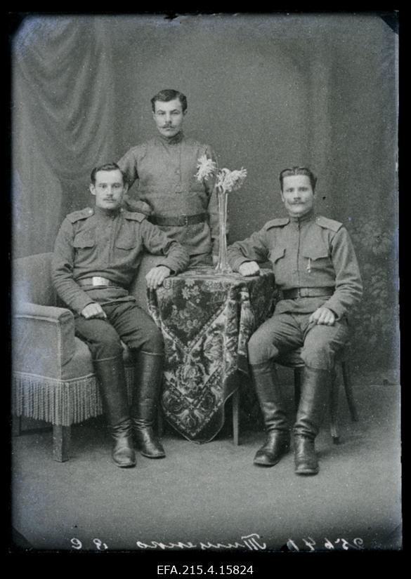 Grupp sõjaväelasi, (foto tellija Tischtschenko [Tištšenko]).