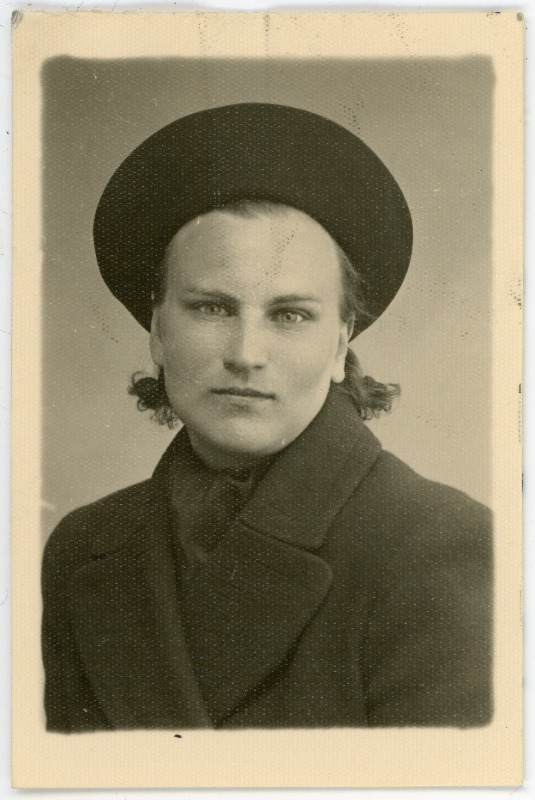 Busch, Bertha Helene, s 14.05.1912. Portreefoto välispassi saamiseks esitatud avalduse juurde