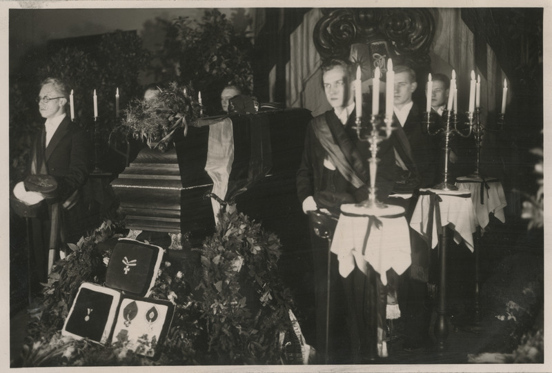 Georg Hugo Vesteli põrm korp. ˇˇVironiaˇˇ ruumes Tartus, foto