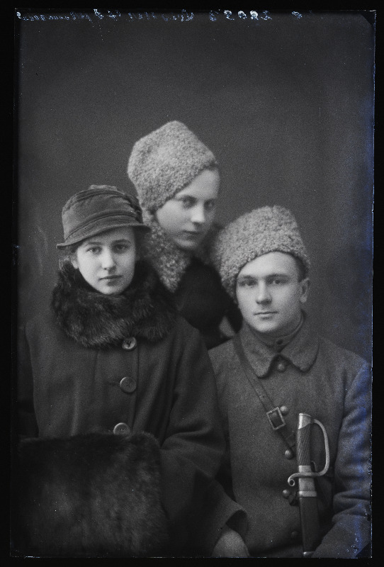 Grupp inimesi, (foto tellija Leisner).
