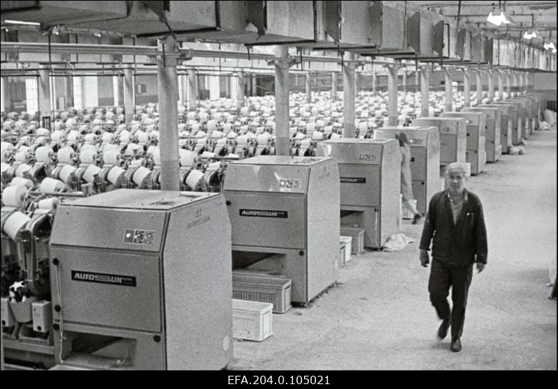 Tšehhoslovakkiast saadud kerimisautomaadid puuvillakombinaadi "Kreenholmi Manufaktuur" vanas ketrusvabrikus.