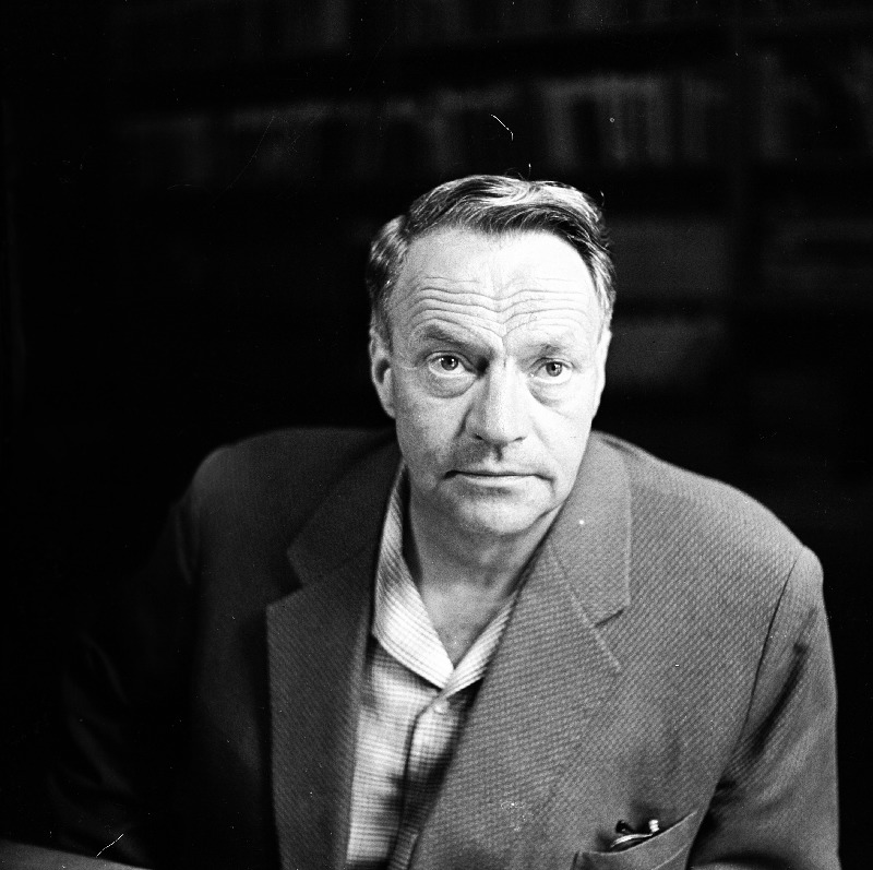 Keevallik, E. - Vändra näidiskatsesovhoosi juhataja.