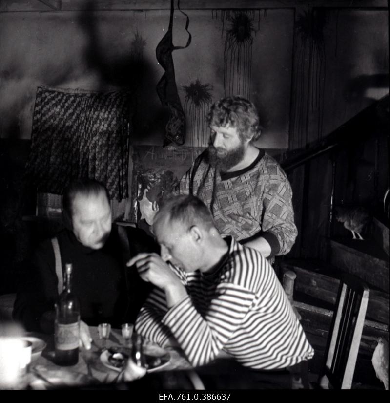 Filmi "Äratus" filmimine. Režissöör Jüri Sillart. Tõnu Kark Voldemar Rassi osas. Väino Laes Saareaugu Arnoldi osas.