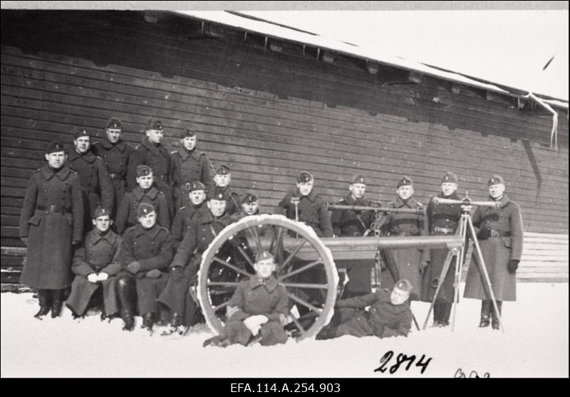 Vabadussõda. Õhu- ja merejõud, samuti soomustatud väeosad  lahingutegevuses. Välisriikide [Läti, USA, Soome, Inglismaa, Taani] laevad Tallinna sadamas. Soomusrongid nr. 1, nr. 5 ja nr. 4. Põhjapiirkonna Kommuunide Rahvakomissaride Nõukogu ja III Ülevenemaalise Tööliste Soldatite ja Talupoegade Saadikute Nõukogu fotod. Taani vabatahtlikud ja Soome ajakirjanikud Eestis. Välisriikide diplomaatide vastuvõtud 1920.a. alguses. Peeter I ausamba mahavõtmine.
