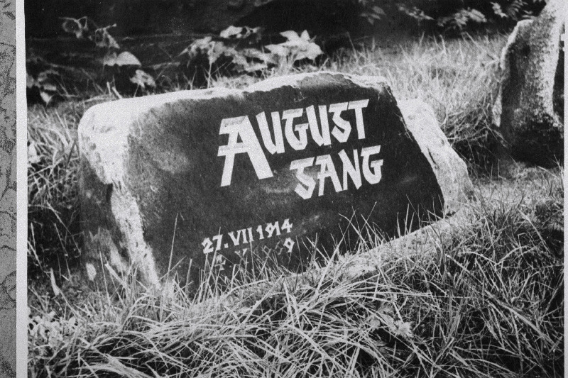 Kirjanik August Sanga hauakivi Ülejõe kalmistul.