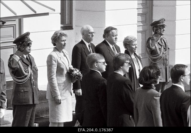 Eesti Vabariigi presidendi Lennart Meri ja  Helle Meri (vasakult 2.ja 3.) vastuvõtt Soomes. Vasakult 3.ja 4. Soome Vabariigi president Martti Ahtisaari abikaasaga.
