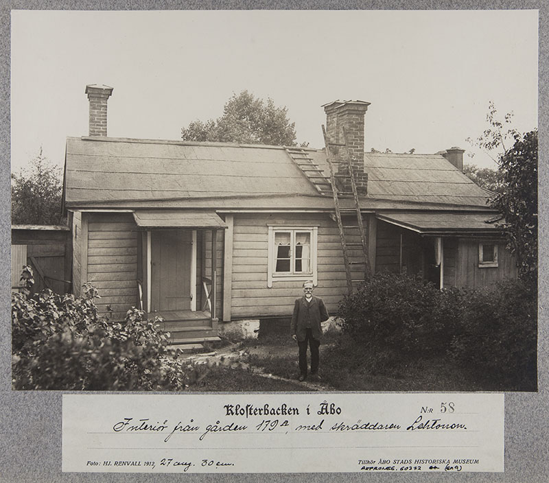 Luostarinmäki; sarjasta Klosterbacken i Åbo nro 58; tontin 179a sisäpiha ja räätäli Lehtonen