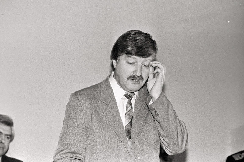 EV Ülemnõukogu järjekordsel istungjärgul, kõneleb H. Aasmäe.