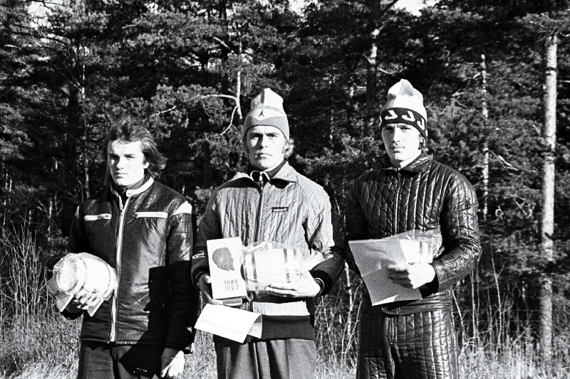 Ümber Ülemiste järve toimunud jooksu võitjad Aadu Schmidt, Raimo Kivimäe ja Kaarel Scvhmidt koondise "Eesti Põllumajandustehnika" Kohtla-Järve osakonnast.