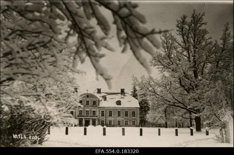 Vatla 6 kl. algkool endises Vatla mõisa härrastemajas. Paatsalu vald.