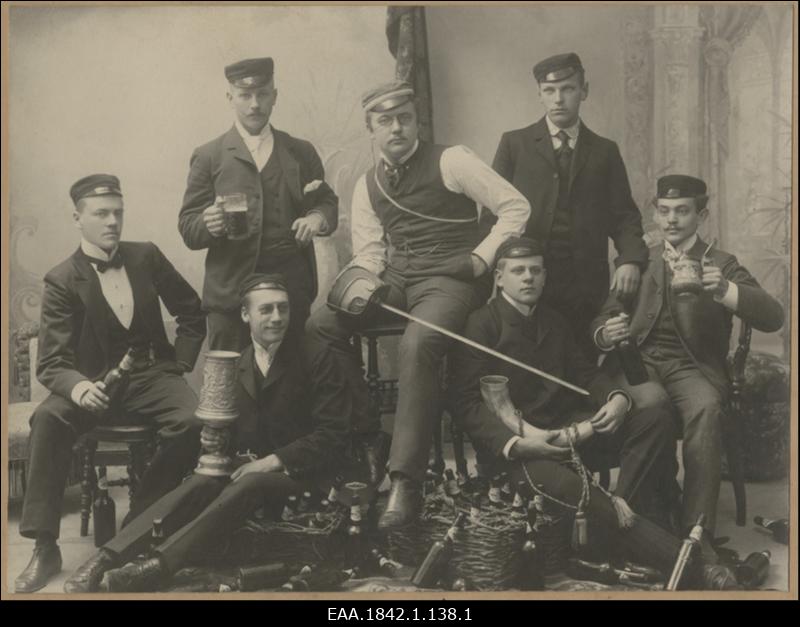 Korporatsiooni Fraternitas Dorpatensise rebased koos oldermanniga, grupifoto