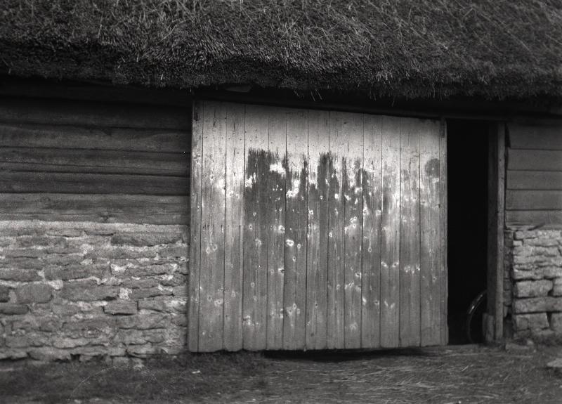 Lükatav rehealuse värav Saariku talus Mõisama külas.