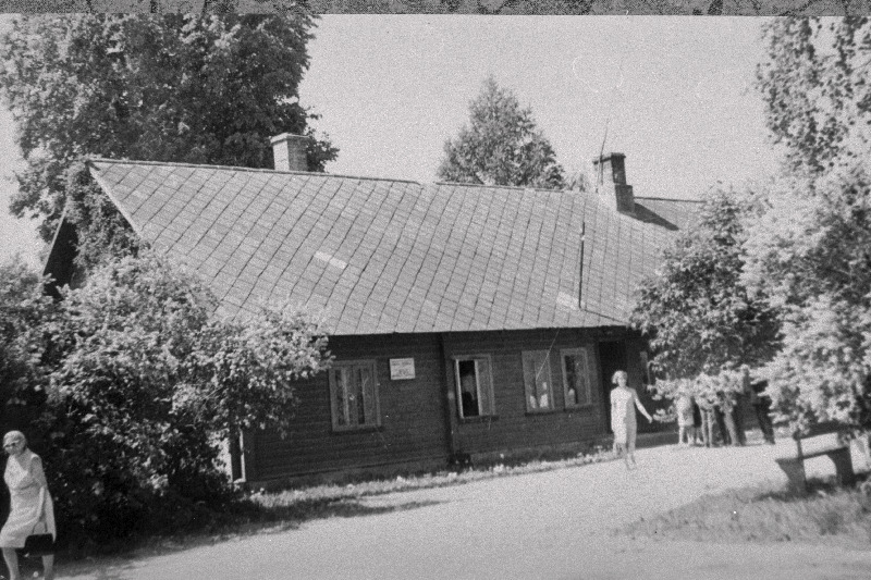 Endine Kõrveküla koolimaja, kus on sündinud helilooja Miina Härma.