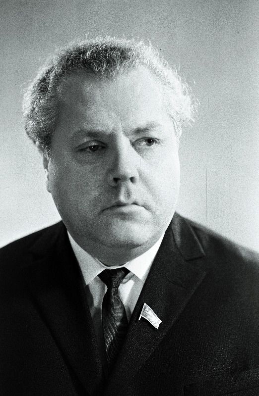 Vader, Artur - Eesti NSV Ülemnõukogu seitsmenda koosseisu saadik.