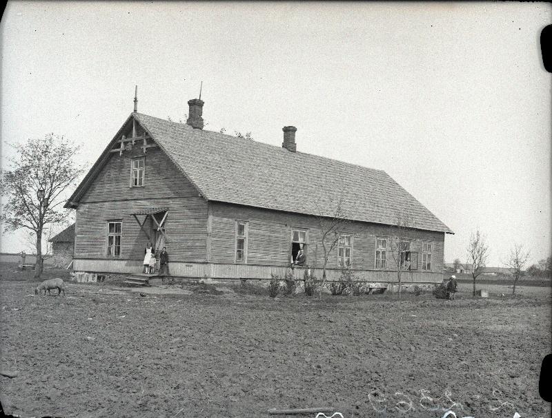 Sõrando algkooli hoone Koigi vallas.
