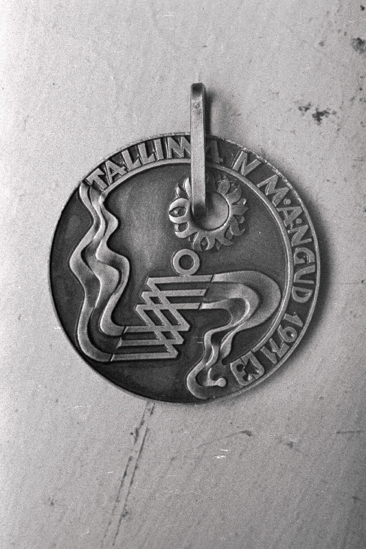 Tallinna Kunstitoodete Kombinaadi valmistatud Tallinna IV mängude medal.