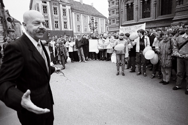 Tudengid protesteerivad Toompeal õues, Jüri Toomepuu.