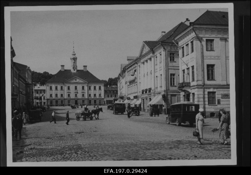 Suurturg ja Raekoda.