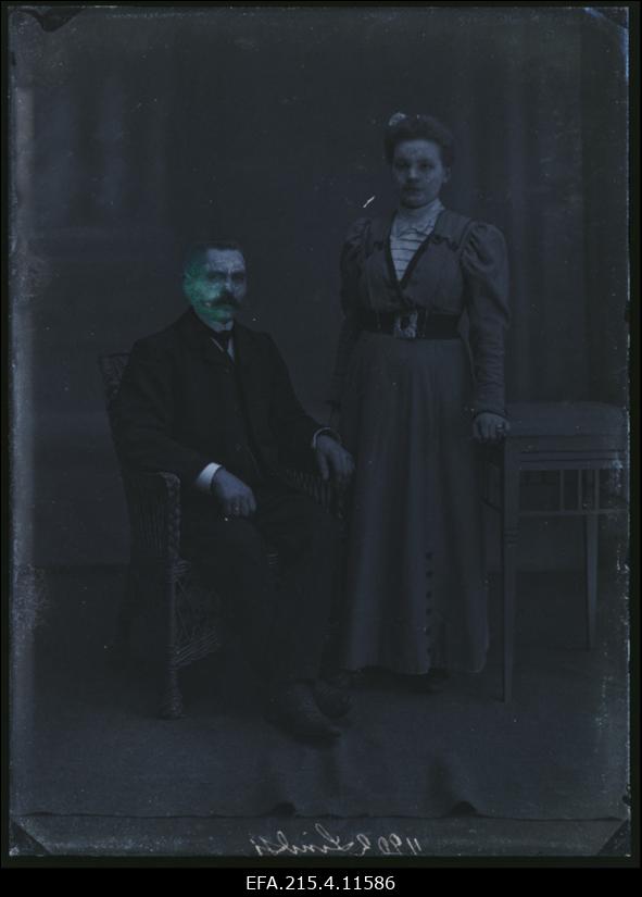 Lindsi abikaasaga.