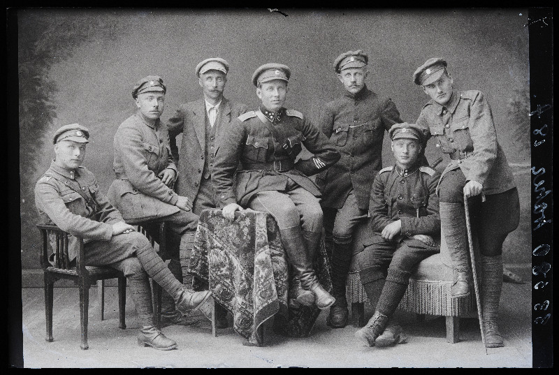 Grupp sõjaväelasi, (foto tellija Vaher).