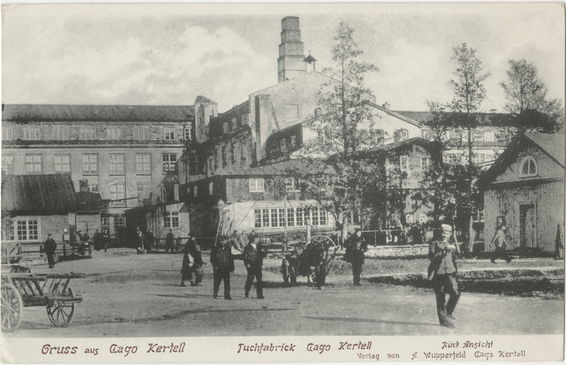 Hiiu-Kärdla kalevivabriku töölised õuel