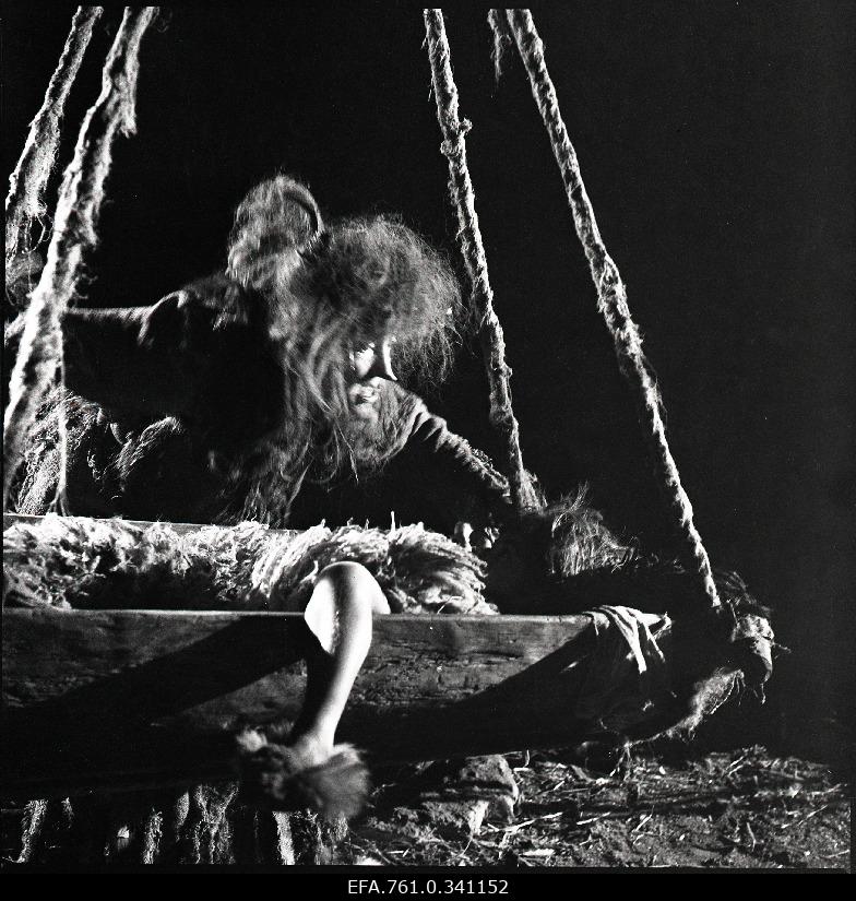 Stuudio "Tallinnfilm" muusikaline lastefilm "Nukitsamees" filmivõtted. Moor ja  Nukitsamees, näitlejad Ita Ever ning Egert Soll.