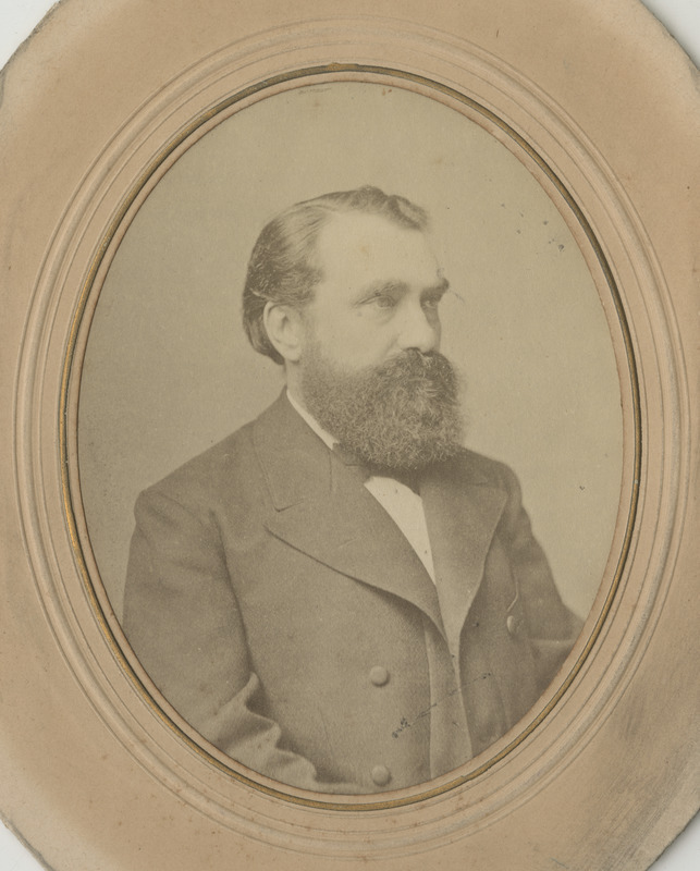 Tartu Ülikooli teoloogiaprofessor Ferdinand Mühlau, portreefoto